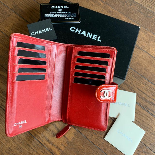 CHANEL(シャネル)のカメリア エナメル 財布 ❤️ レディースのファッション小物(財布)の商品写真