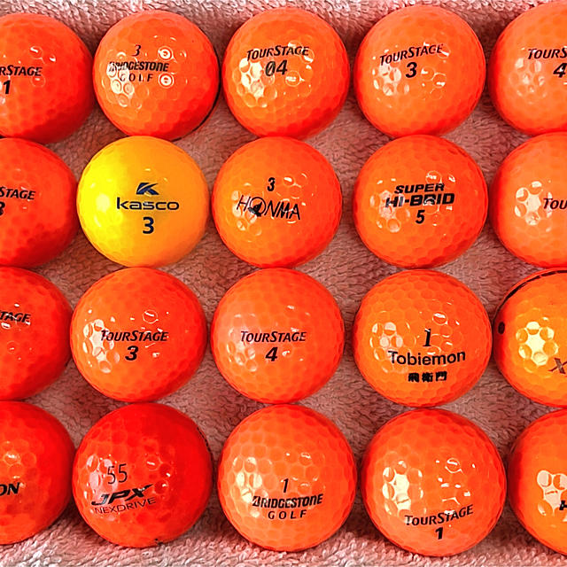 オレンジカラーゴルフボールM i X24個 チケットのスポーツ(ゴルフ)の商品写真
