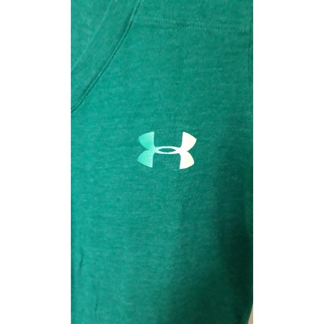 UNDER ARMOUR(アンダーアーマー)の【アンダーアーマー】Vネックシャツ レディースのトップス(Tシャツ(半袖/袖なし))の商品写真