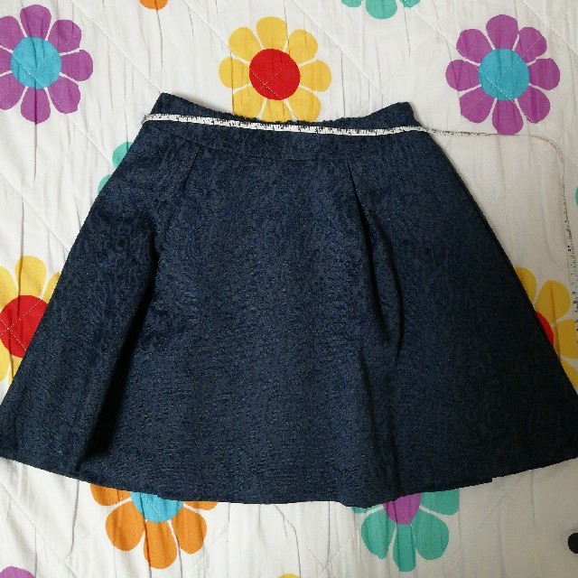 Cheek by archives(チークバイアルシーヴ)のチーク　紺色　スカート レディースのスカート(ミニスカート)の商品写真