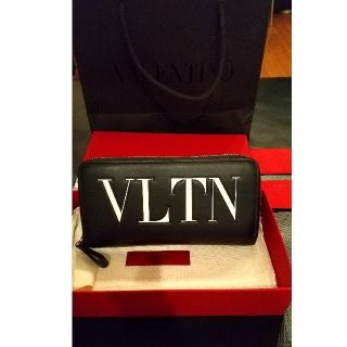 ヴァレンティノ(VALENTINO)のVALENTINO   ヴァレンティノ   長財布(財布)