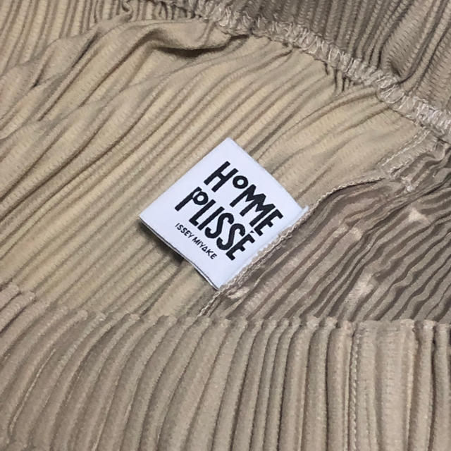 ISSEY MIYAKE(イッセイミヤケ)のHOMME PLISSE ISSEY MIYAKE テーパードパンツ メンズのパンツ(サルエルパンツ)の商品写真