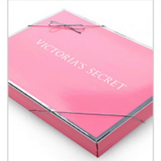 Victoria's Secret(ヴィクトリアズシークレット)の＊らら様専用＊ビクトリアシークレット　ボックス＆ショッパー レディースのバッグ(ショップ袋)の商品写真