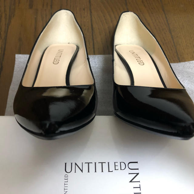 UNTITLED(アンタイトル)のUNTITLEDパンプス黒エナメル美品 レディースの靴/シューズ(ハイヒール/パンプス)の商品写真