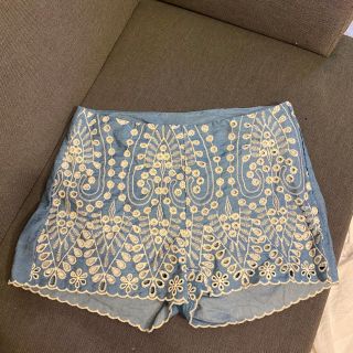 エイチアンドエム(H&M)の刺繍ショートパンツ(ショートパンツ)