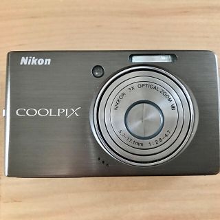 ニコン(Nikon)のNikon coolpixs500 デジタルカメラ　デジカメ(コンパクトデジタルカメラ)