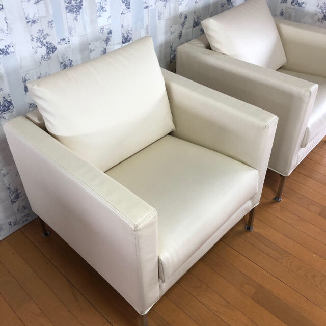 Cassina(カッシーナ)の美品 カッシーナ ボックススモールソファ　白＋黒 2脚セット インテリア/住まい/日用品のソファ/ソファベッド(一人掛けソファ)の商品写真