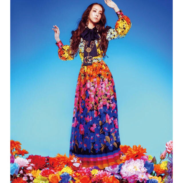 Gucci(グッチ)の安室奈美恵さん着用GUCCIグッチ レインボーフローラスカート 38サイズ レディースのスカート(ロングスカート)の商品写真