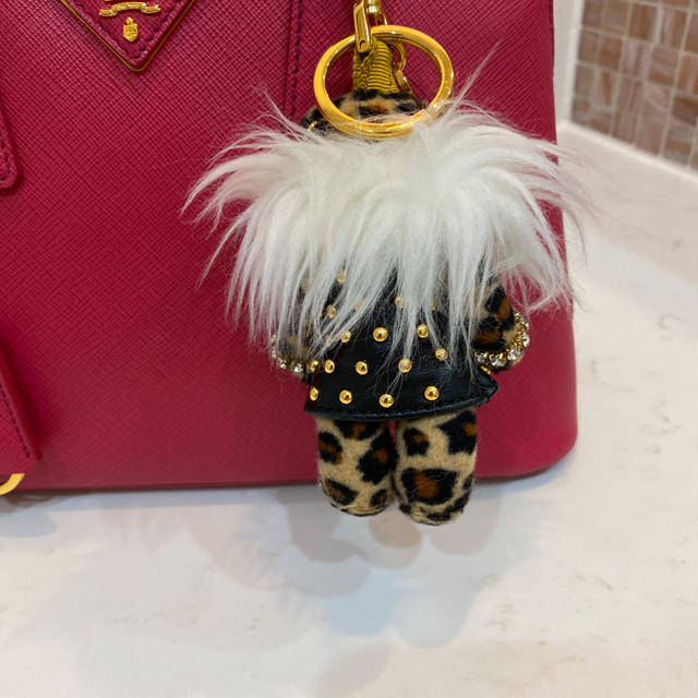 PRADA(プラダ)の可愛い♡プラダ　チャーム　クマ　レアモデル レディースのアクセサリー(チャーム)の商品写真