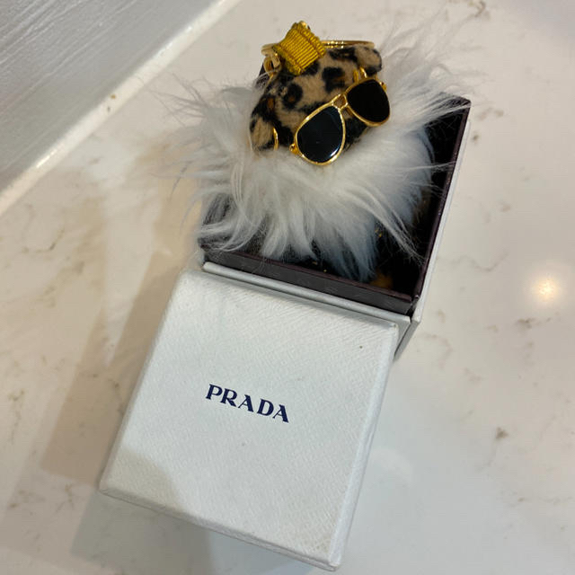 PRADA(プラダ)の可愛い♡プラダ　チャーム　クマ　レアモデル レディースのアクセサリー(チャーム)の商品写真