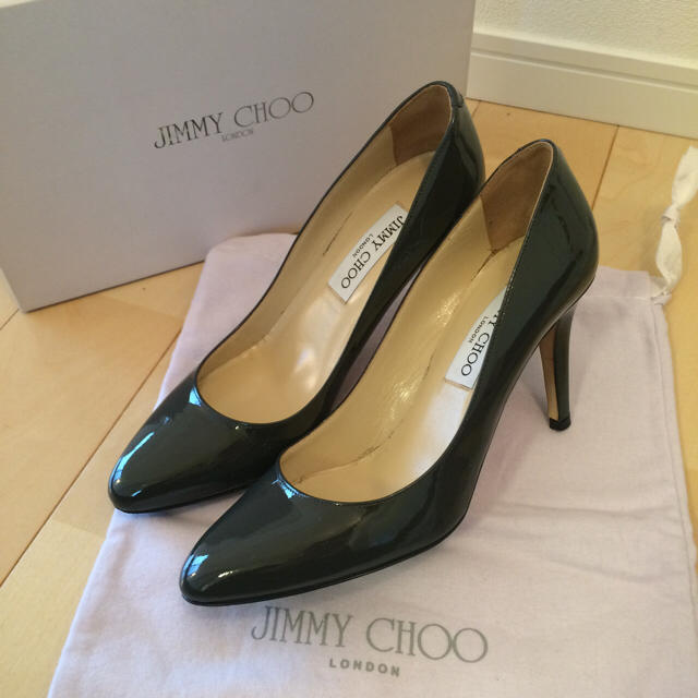 JIMMY CHOO(ジミーチュウ)のJIMMY CHOO パテントパンプス レディースの靴/シューズ(ハイヒール/パンプス)の商品写真