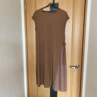 イング(INGNI)の♡美品　INGNI  サイドプリーツワンピース モカM (ロングワンピース/マキシワンピース)