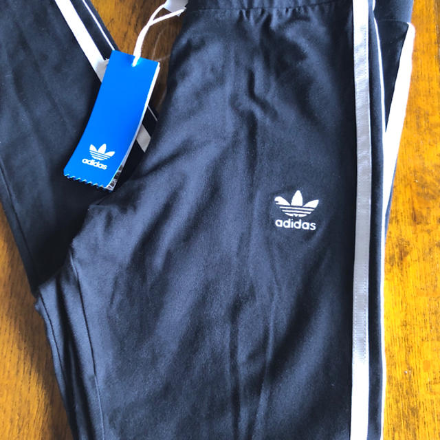 adidas(アディダス)のadidas originals★3ストライプ レギンス CE2441 レディースのレッグウェア(レギンス/スパッツ)の商品写真