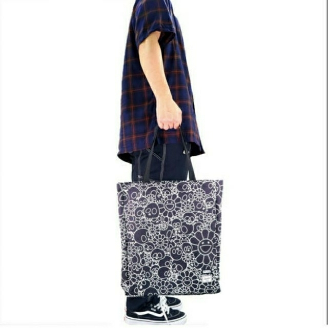 HERSCHEL(ハーシェル)のSKULLS&FLOWERS TOTE BAG (BLACK) 村上隆 メンズのバッグ(トートバッグ)の商品写真