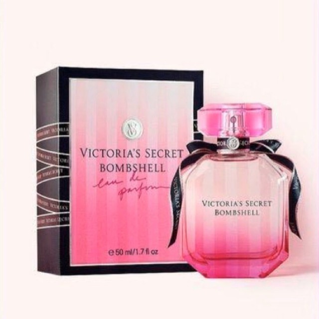 Victoria's Secret(ヴィクトリアズシークレット)のちゃこぴー様 専用Victoria's secret Bombshell 香水 コスメ/美容の香水(香水(女性用))の商品写真