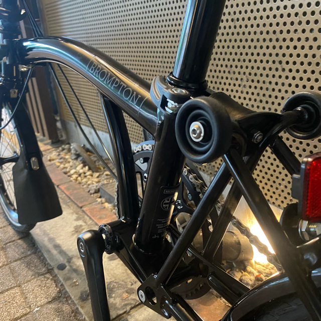 BROMPTON(ブロンプトン)の2020ブロンプトンM2L-XブラックエディションモデルチタンBrompton  スポーツ/アウトドアの自転車(自転車本体)の商品写真