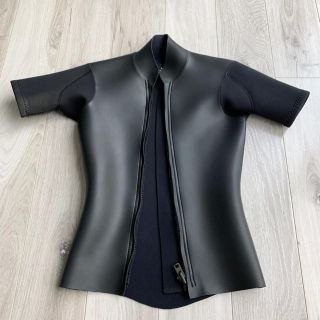 ショッピングを通販 フロントジップ/半袖タッパー 男女サイズあります