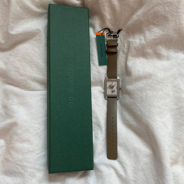 Daniel Wellington(ダニエルウェリントン)のNo Monday Open Heart Silver&Grey レディースのファッション小物(腕時計)の商品写真