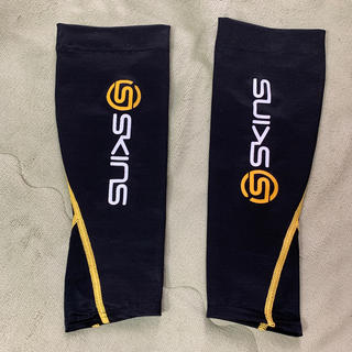 スキンズ(SKINS)のスキンズ　skins  試着のみ　XS A400 ユニセックス パワーカーフ(トレーニング用品)
