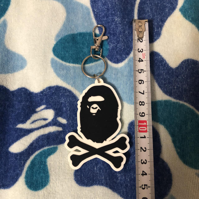 A BATHING APE(アベイシングエイプ)のAPE キーホルダー 新品 シャークパーカー humanmade メンズのファッション小物(キーホルダー)の商品写真