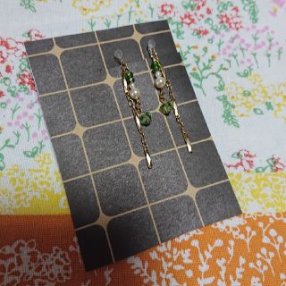 スワロフスキー(SWAROVSKI)の～〈Pd〉Petit   garden～  〈樹脂ノンホールピアス〉(ピアス)