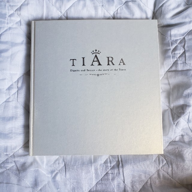TIARA プリンセスの輝き　ティアラ展 エンタメ/ホビーの本(ファッション/美容)の商品写真