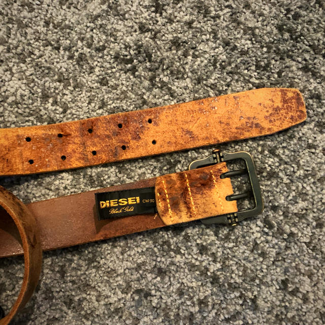 DIESEL(ディーゼル)のディーゼル ブラックゴールド ベルト メンズのファッション小物(ベルト)の商品写真