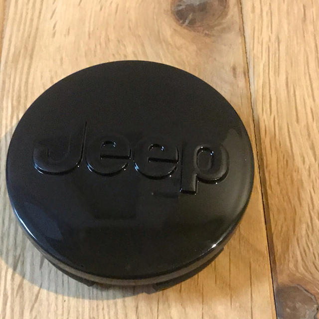Jeep(ジープ)のjeep グランドチェロキー  センターキャップ　約64ミリ 自動車/バイクの自動車(車種別パーツ)の商品写真