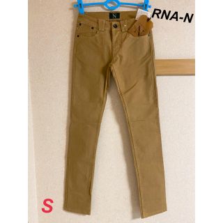 アールエヌエーエヌ(RNA-N)の新品　RNA レディース　サージストレッチスリムパンツ　ベージュ　S(カジュアルパンツ)