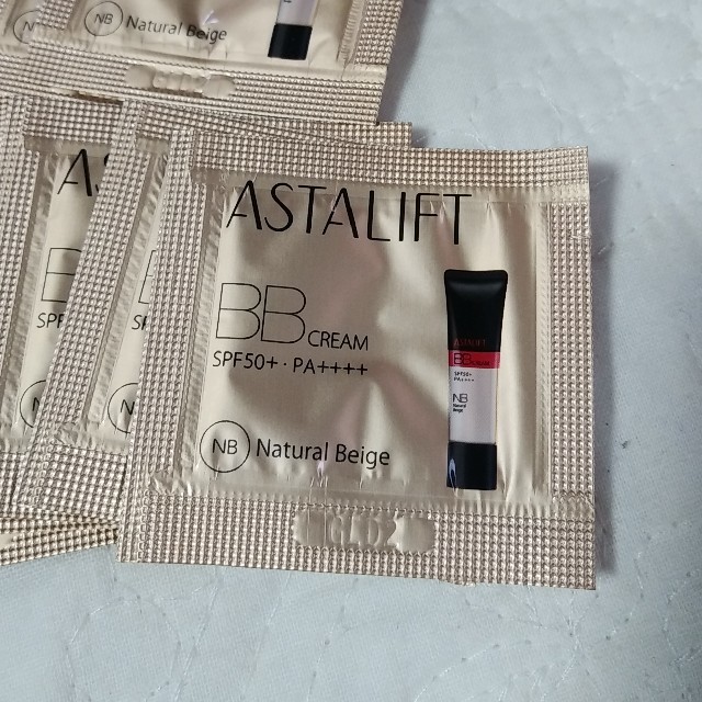 ASTALIFT(アスタリフト)のアスタリフトBBクリーム サンプル 17包 コスメ/美容のベースメイク/化粧品(BBクリーム)の商品写真