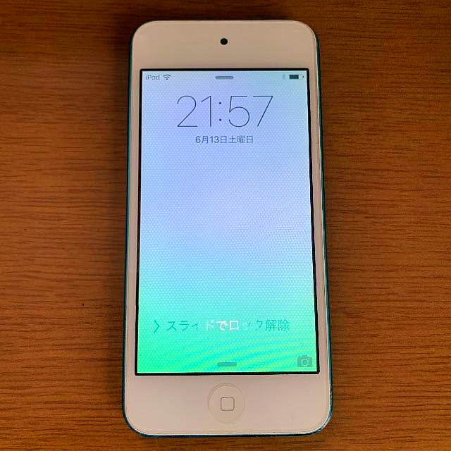 Apple(アップル)のApple iPod touch MD717J/A [32GB ブルー] スマホ/家電/カメラのオーディオ機器(ポータブルプレーヤー)の商品写真