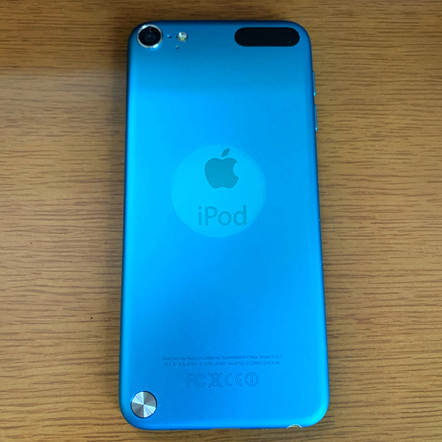 Apple(アップル)のApple iPod touch MD717J/A [32GB ブルー] スマホ/家電/カメラのオーディオ機器(ポータブルプレーヤー)の商品写真