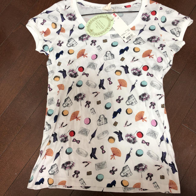 LADUREE(ラデュレ)のTシャツ　LADUREE コラボ Tシャツ ラデュレ マカロン レディースのトップス(Tシャツ(半袖/袖なし))の商品写真