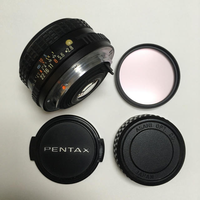 PENTAX(ペンタックス)の美品 Kマウント PENTAX-M 28mm F2.8 純正付属付 広角単焦点 スマホ/家電/カメラのカメラ(レンズ(単焦点))の商品写真