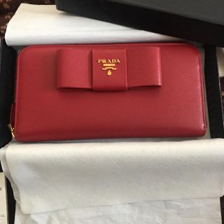 プラダ(PRADA)のPRADA リボン 財布 サフィアーノ 赤(財布)