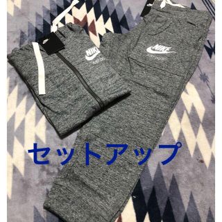 ナイキ(NIKE)のNIKE レディース　セットアップ　上下(クロップドパンツ)