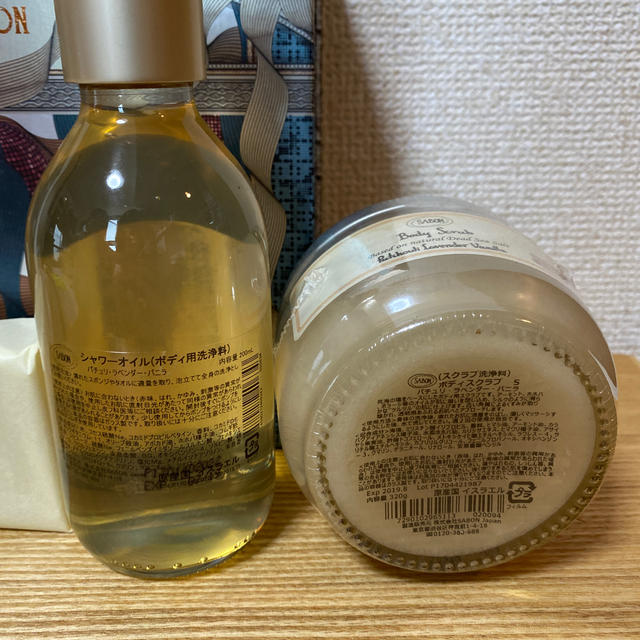 SABON(サボン)の【未使用】SABON シャワーオイル・ボディスクラブセット コスメ/美容のボディケア(バスグッズ)の商品写真