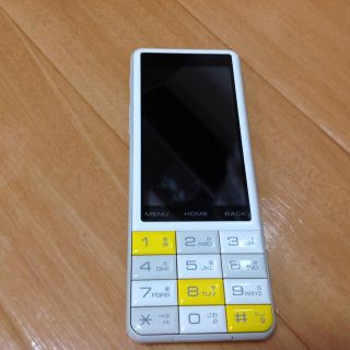 シャープ(SHARP)のINFOBAR C01 キイロ イエロー SHX12 au スマホ 本体(スマートフォン本体)