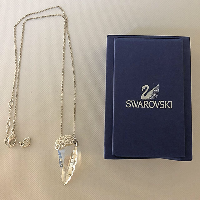 SWAROVSKI  羽型ペンダント　レディース 1