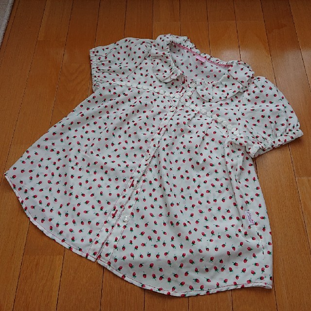 mezzo piano(メゾピアノ)のmezzo piano イチゴブラウス 140cm キッズ/ベビー/マタニティのキッズ服女の子用(90cm~)(Tシャツ/カットソー)の商品写真