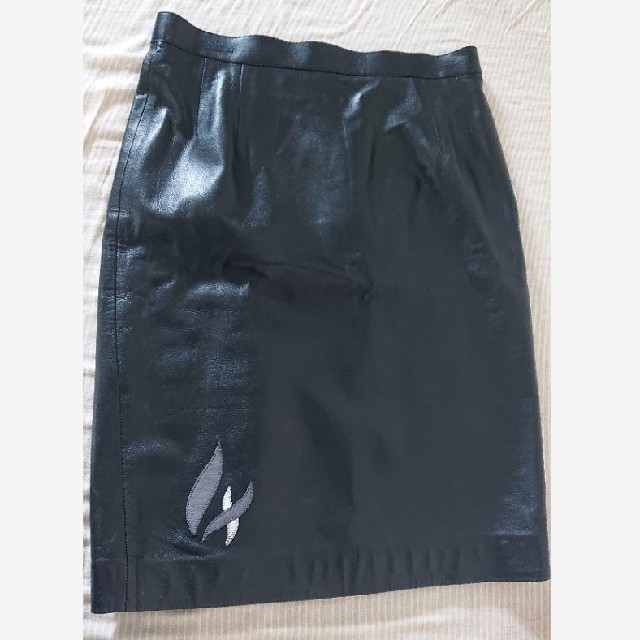 特別価格 ラムレザースカート黒 madam yamaoka レディースのスカート(ひざ丈スカート)の商品写真