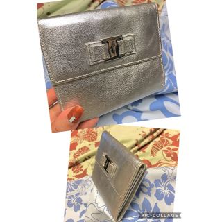 サルヴァトーレフェラガモ(Salvatore Ferragamo)の【みんみ様　専用】サルヴァトーレフェラガモ　シルバー二つ折財布　(財布)