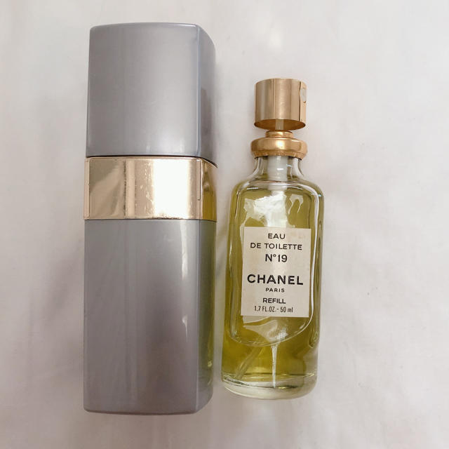 CHANEL(シャネル)の【値下げ】CHANEL香水　ケース付き コスメ/美容の香水(香水(女性用))の商品写真