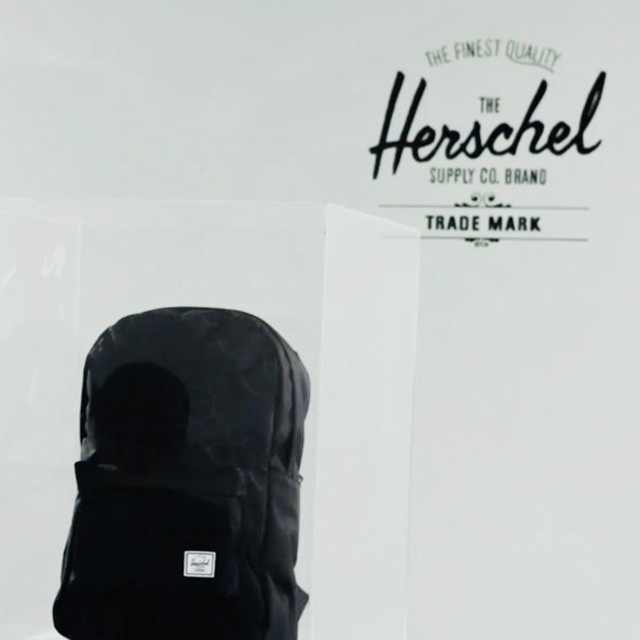 日本200限定 未発売 KAWS×Herschel Holiday Japan