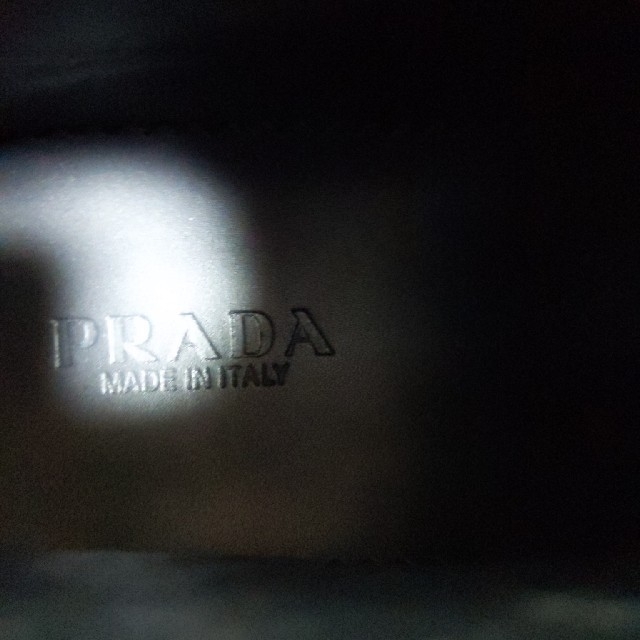 PRADA(プラダ)の最終値下げ　プラダ　ブーツ　ブラック　42 　26.5-27cm　未使用 メンズの靴/シューズ(ブーツ)の商品写真