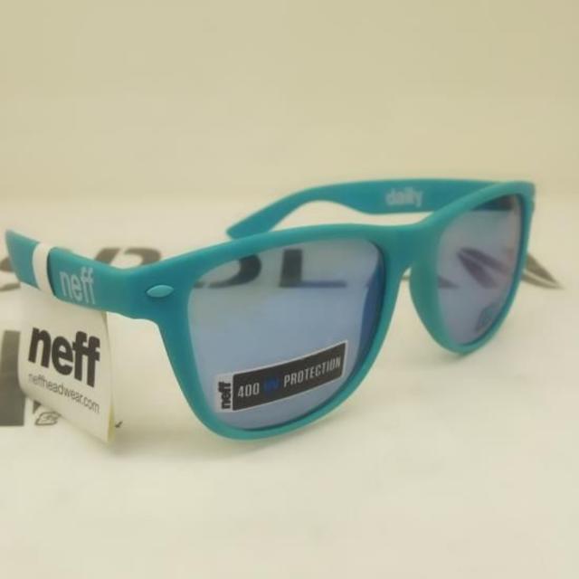 Neff(ネフ)のNEFF ネフ【DAILY SHADES】青 トイサングラス レディースのファッション小物(サングラス/メガネ)の商品写真