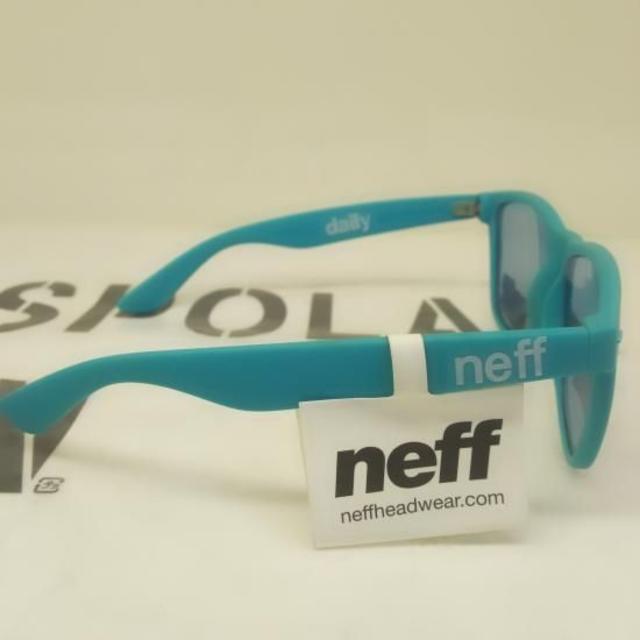 Neff(ネフ)のNEFF ネフ【DAILY SHADES】青 トイサングラス レディースのファッション小物(サングラス/メガネ)の商品写真