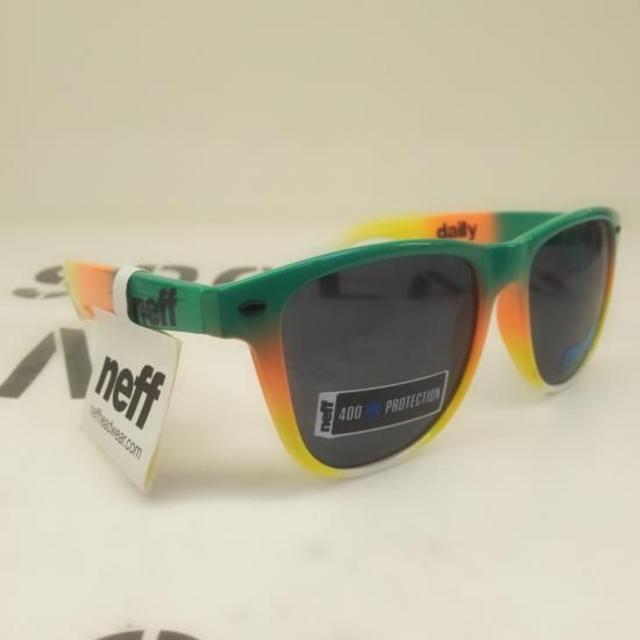 Neff(ネフ)のNEFF ネフ【DAILY】 緑/オレンジ トイサングラス レディースのファッション小物(サングラス/メガネ)の商品写真