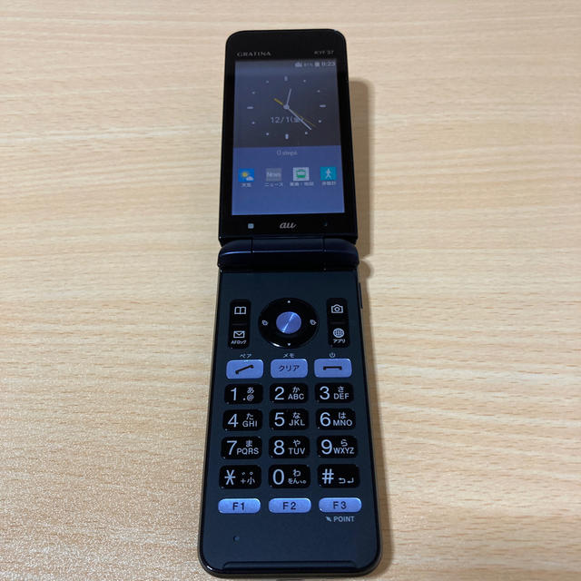 京セラ(キョウセラ)のau GRATINA KYF37 BLACK simロック解除済 スマホ/家電/カメラのスマートフォン/携帯電話(携帯電話本体)の商品写真