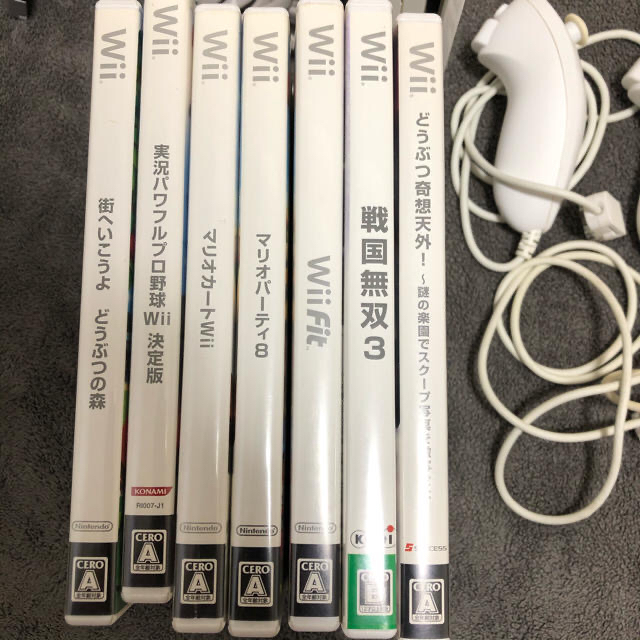 Wii(ウィー)のWii 本体+ソフト7個セット エンタメ/ホビーのゲームソフト/ゲーム機本体(家庭用ゲーム機本体)の商品写真